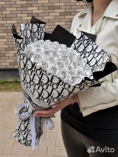 Букет 51 роза из мыла