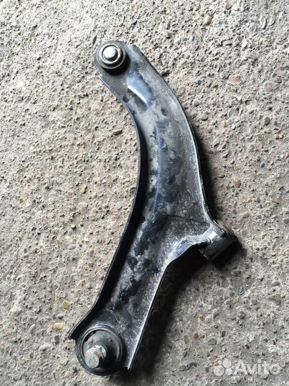 Рычаг передний Nissan Note e11