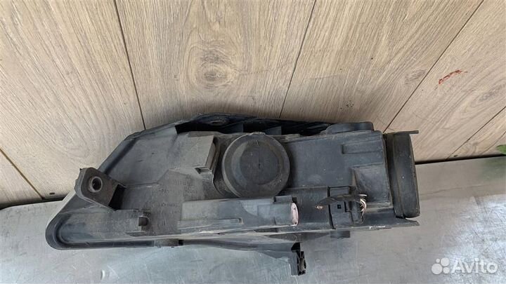 Фара правая Volkswagen Passat