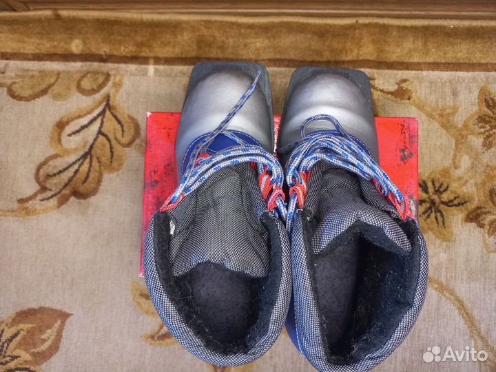 Лыжные ботинки