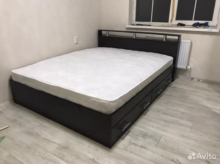 Кровать с матрасом