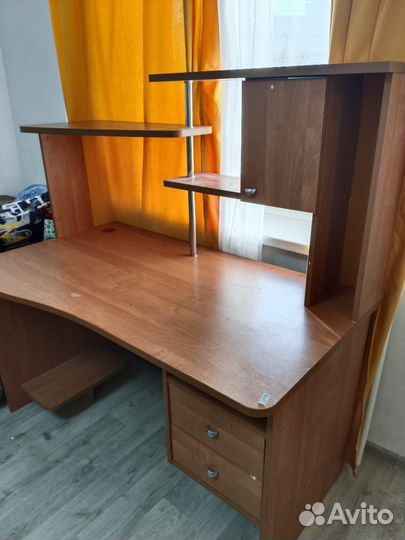 Офисная мебель стол