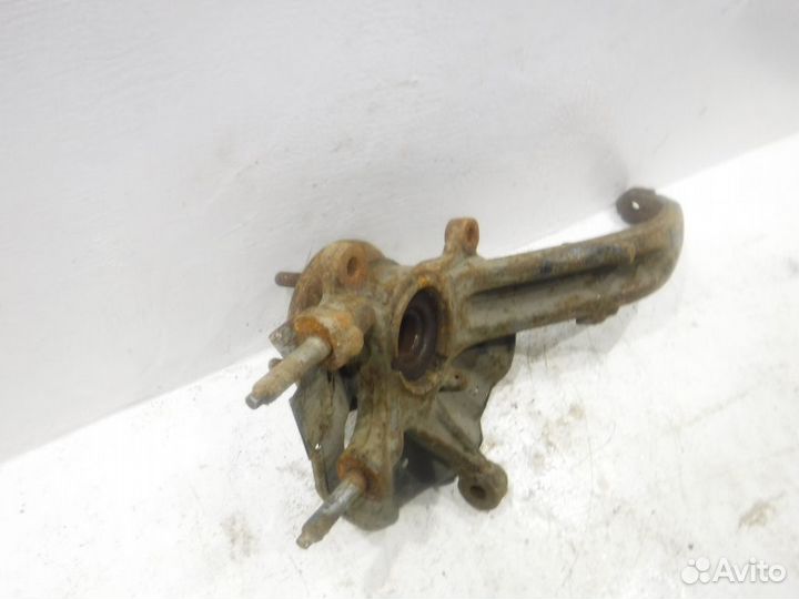 Кулак передний правый