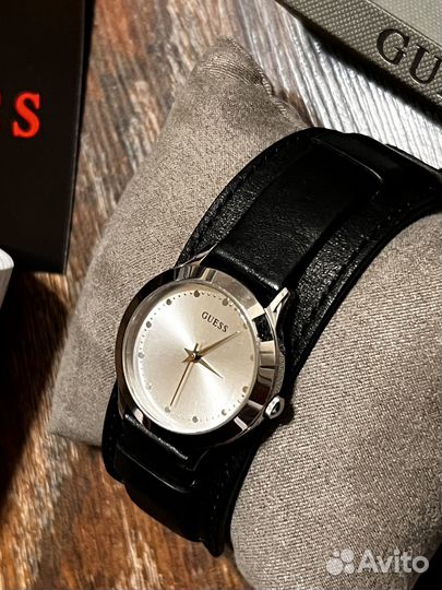 Часы guess