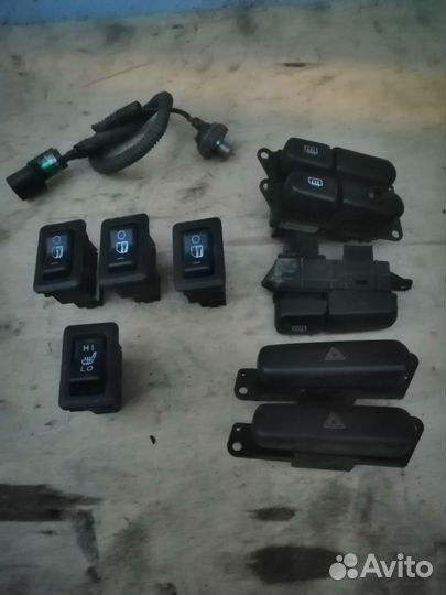 Кнопка аварийки Митсубиси Каризма дорестайл