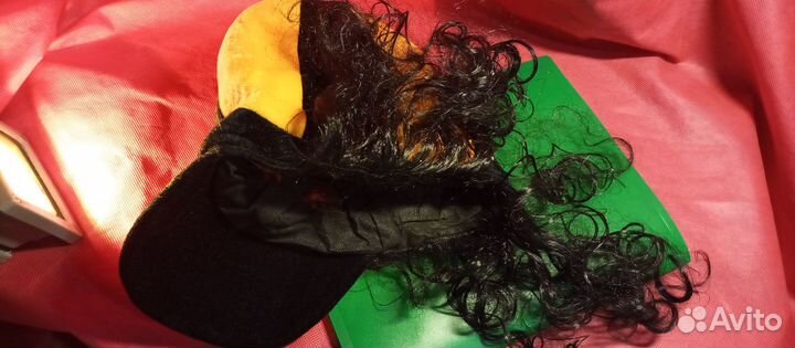 Шапка на праздник с элементами парика. Клоунская