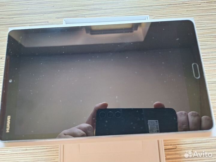 Планшет Huawei Mediapad M3 Lite