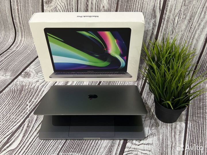 Apple MacBook Pro 13 2020 M1 8/256Gb Touch Bar