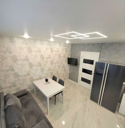 2-к. квартира, 70 м², 1/17 эт.