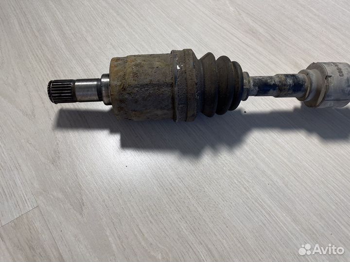 Передний полуось правый Honda Civic 4D 8 1,6 1,8