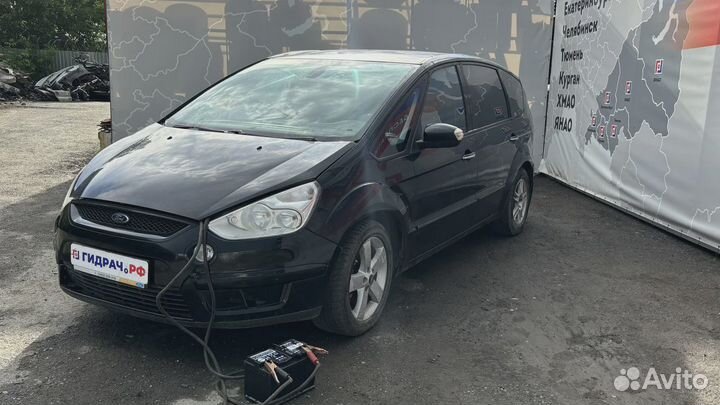 Накладка стекла переднего левого Ford S-MAX 174202