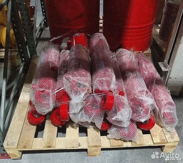 Гидроцилиндр поворота и задней навески К-700 цс-12