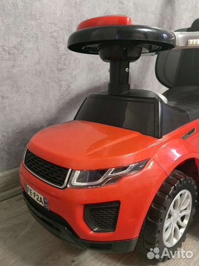 Машинка каталка толокар с ручкой