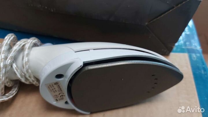 Паровой утюжок-отпариватель