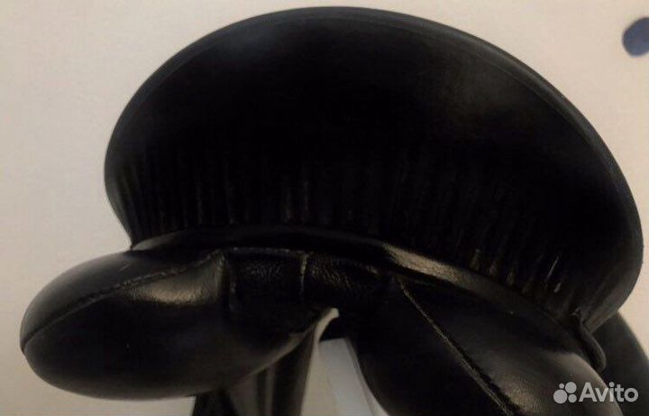 Седло для лошади выездковое