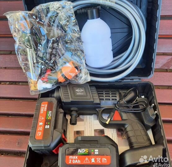 Акамуляторная мойка высокого давления