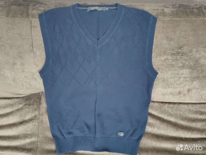 Два жилета для мальчика 5-6 класс