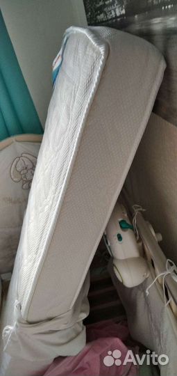 Детская кроватка с продольным маятником