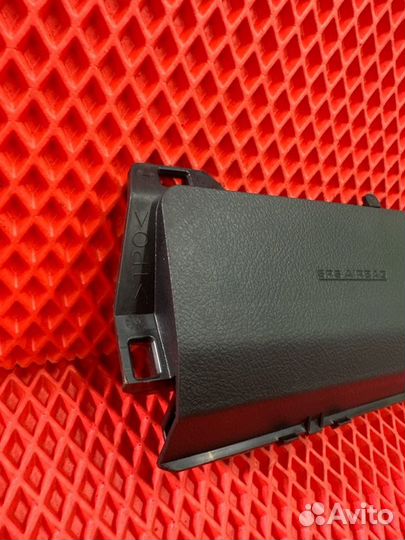 Подушка безопасности в колени передняя правая