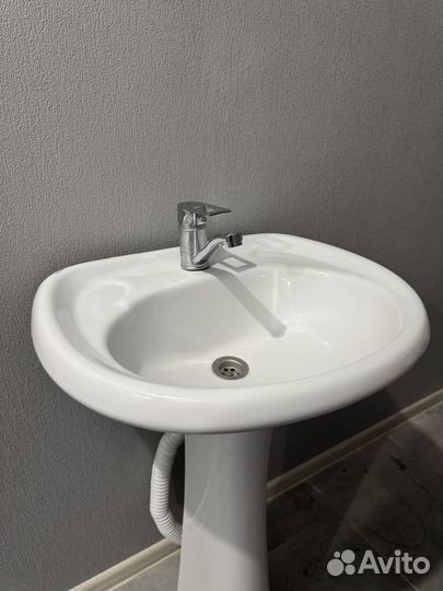 Раковина с ножкой + смеситель