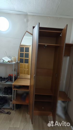 Шкаф в прихожую с зеркалом
