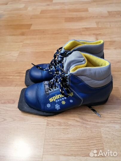 Лыжные ботинки р. 35
