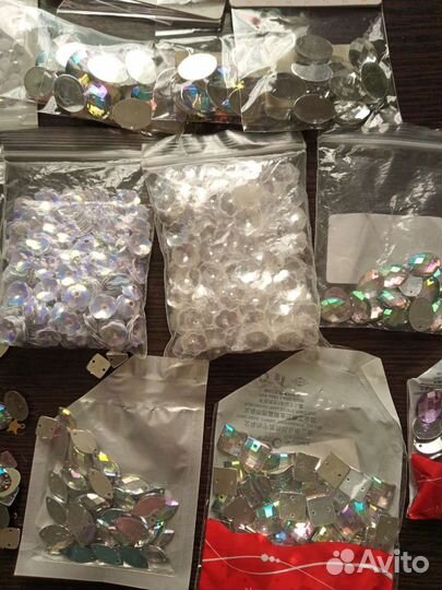Стразы, полубусины, паетки