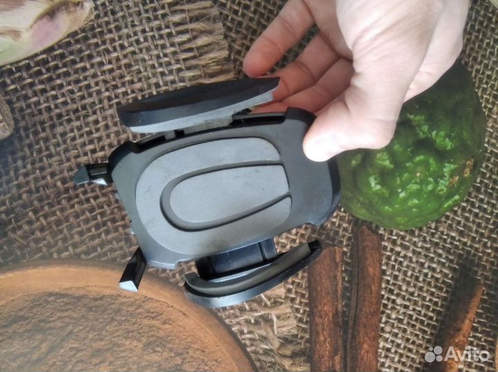 Подставка для телефона в машину