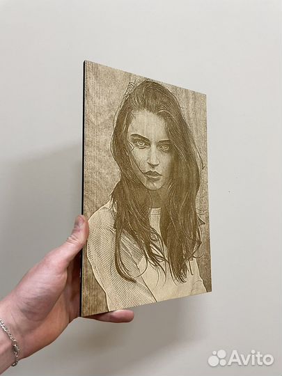 Портрет по фото на натуральном дереве