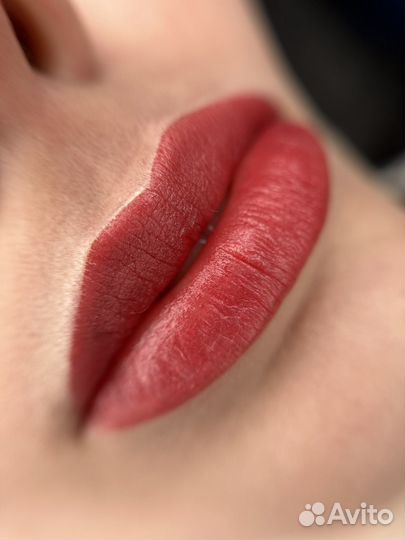 Перманентный макияж, стрелка с растущевкой