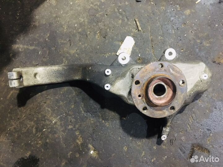 Кулак поворотный передний левый BMW X6 E71 X5 E70