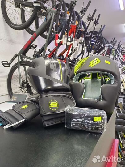 Боксерский шлем Boybo Stain зелёный L