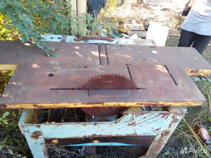 Дерево обработающий рубанок торг уместен