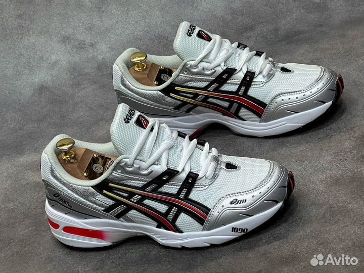 Asics белые разм. 42