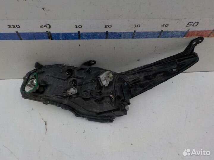 Фара правая Toyota Fortuner