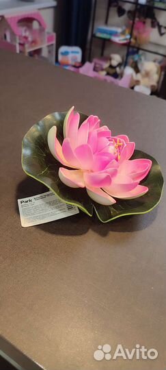 Украшение для сада, кувшинка