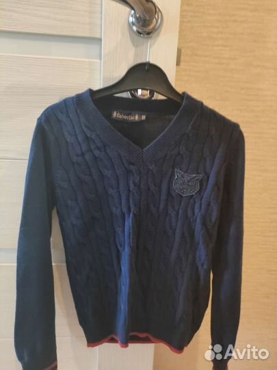 Школьная форма жилет, рубашки, джемпер (р.122)