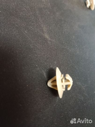 Крепёжная клипса Opel Vivaro Renault Trafic