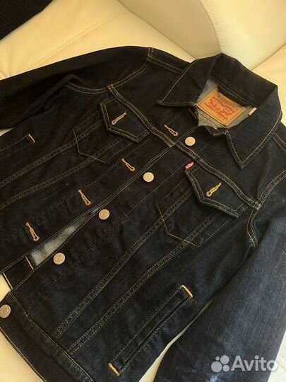 Джинсовая куртка levis