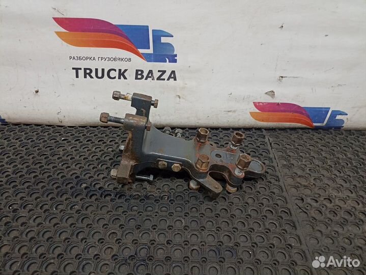 Кронштейн пневморессоры передний правый