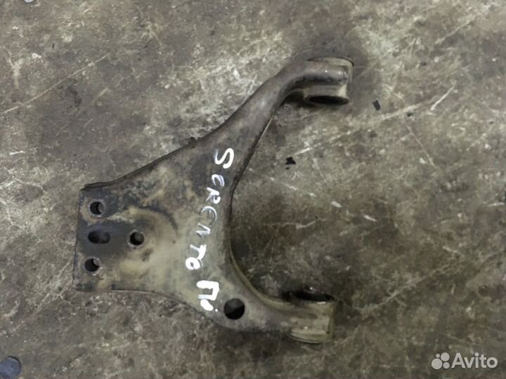 Рычаг подвески передний правый нижний