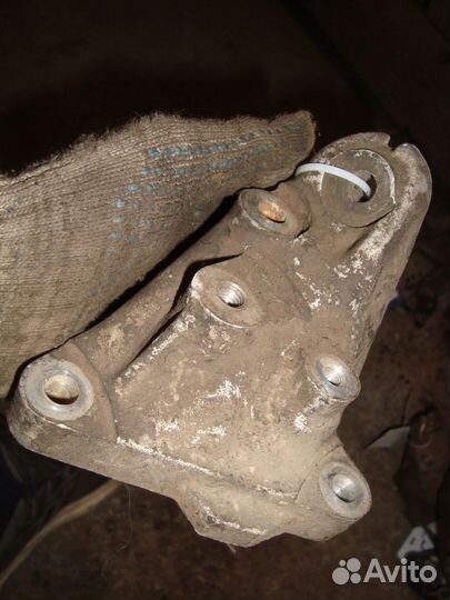 Кронштейн двигателя левый W201 M102 A1022234104