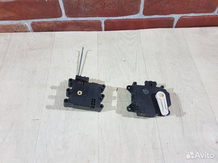 Моторчик заслонки печки mazda 3 bk