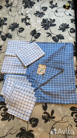 Набор:скатерть,салфетки,полотенца