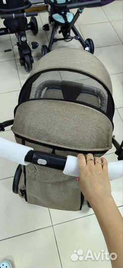 Прогулочная коляска с перекидной ручкой новая