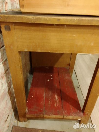 Старинный столик