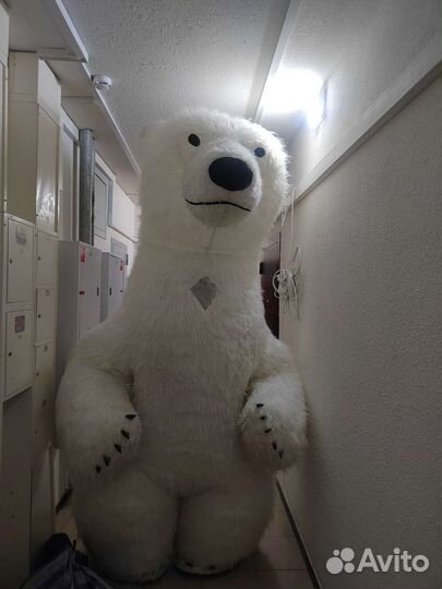 Белый мишка на праздник