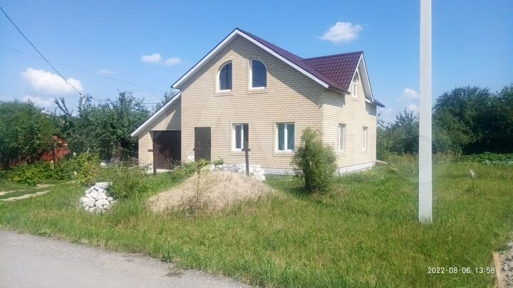 Коттедж 201 м² на участке 10 сот.