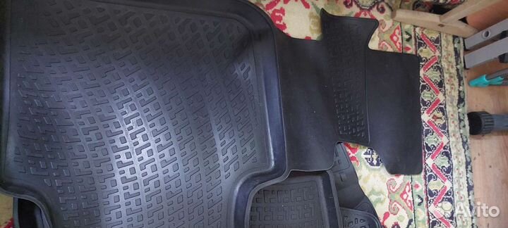Автомобильные коврики резиновые