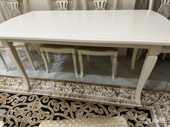 Продается стол